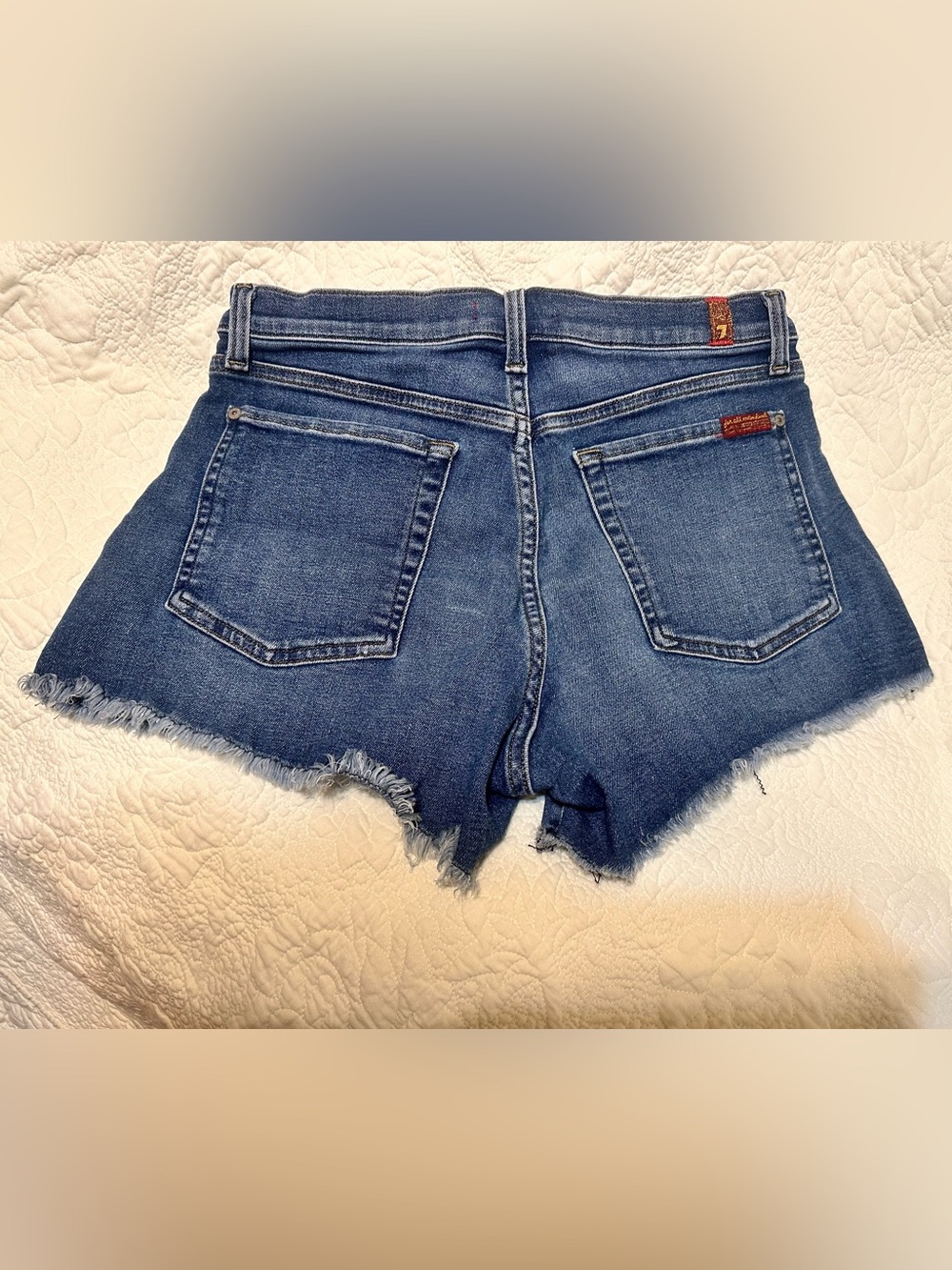 7 For All Mankind 🤎 Frayed hem denim shorts size 31